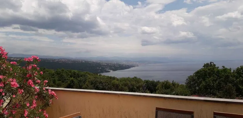 Holiday apartment with BBQ, terrace & garden - Image 1