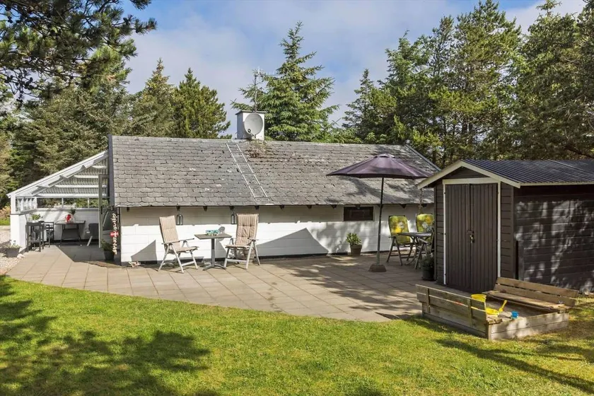 Holiday home with garden, terrace & BBQ | Pets allowed - Image 1