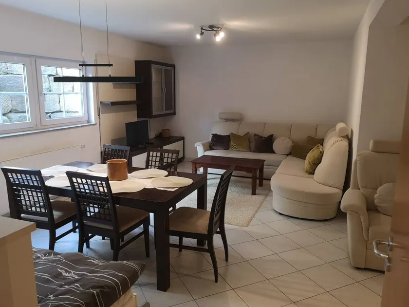 Flat with terrace - Image 1