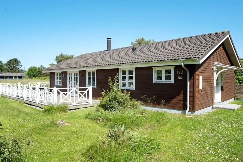 Fully equipped holiday home with terrace & jacuzzi - Image 1