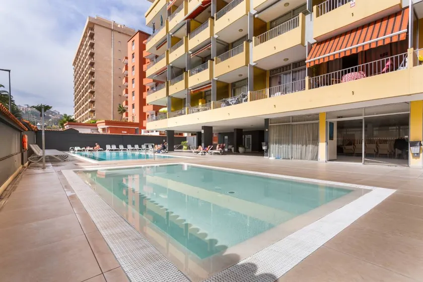 Pleasant apartment with pool, terrace & fast internet | Beach nearby | Perfect for remote work | Pets are welcome - Image 1