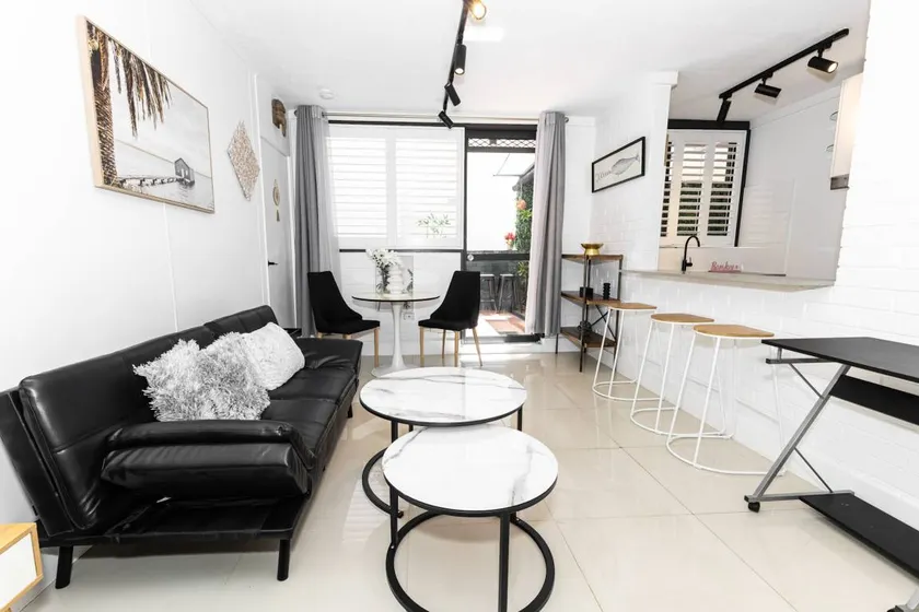 Holiday apartment with terrace & BBQ | City view - Image 1