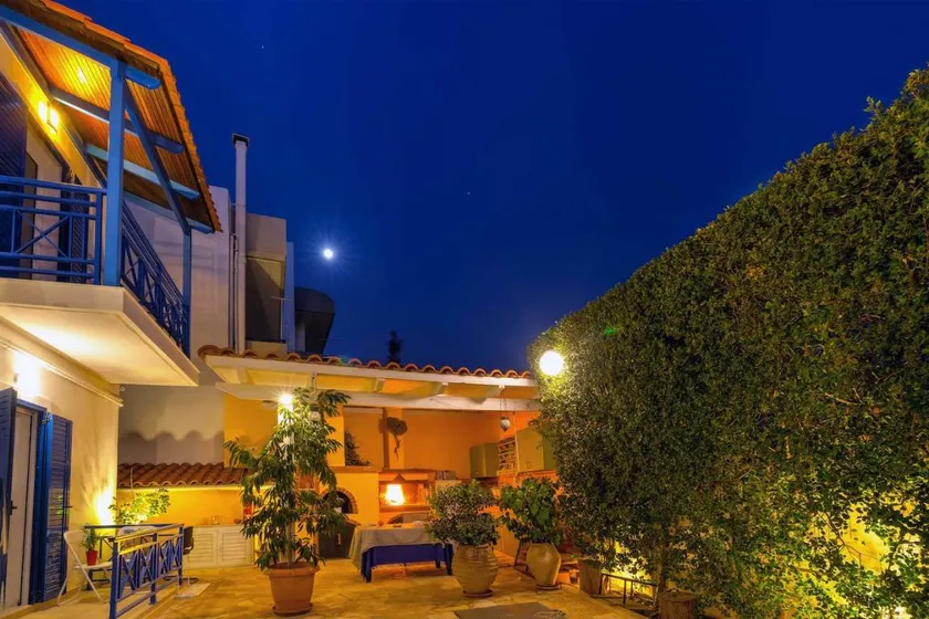Apartment with garden - Image 1