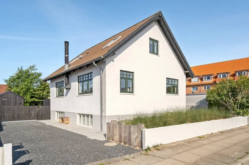 House with garden & terrace - Image 1