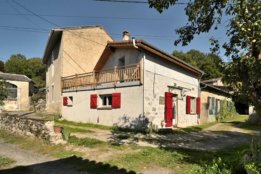 Casa vacacional con jardín, barbacoa y terraza | Vistas a la montaña - Image 1
