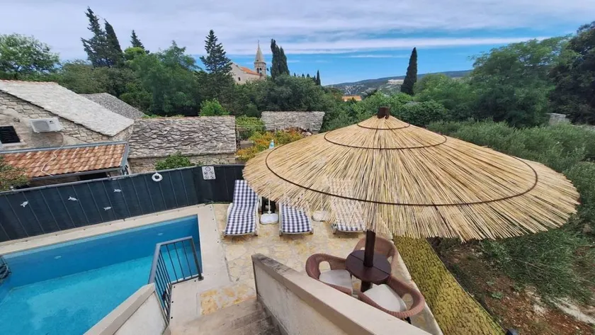 House with garden, private pool & BBQ - Image 1