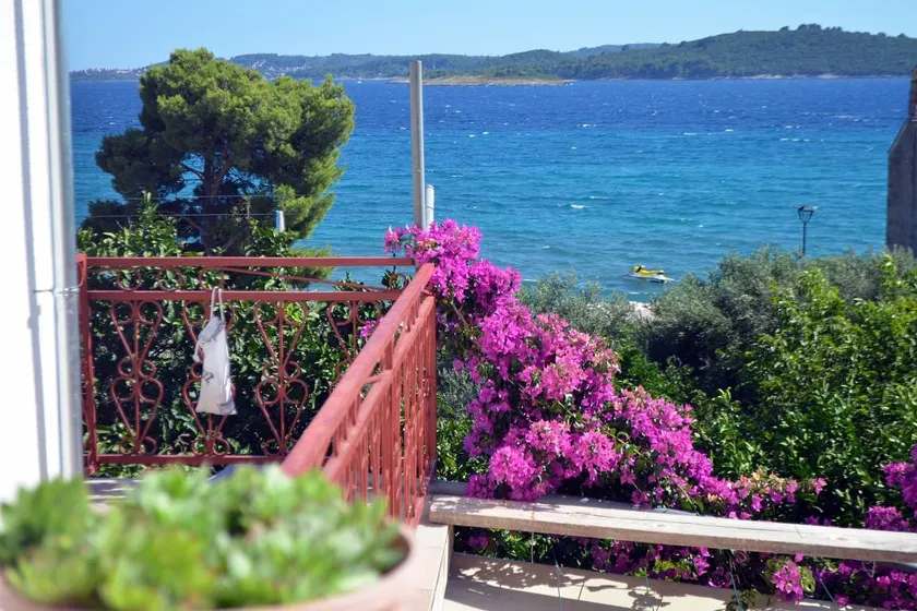 Lovely studio with garden & terrace | Sea view | Next to the beach - Image 1