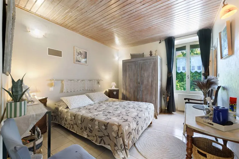 Bed and breakfast with garden & terrace - Image 1