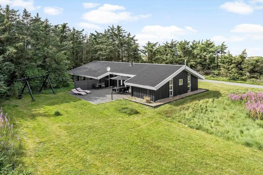 House with pool, sauna & BBQ - Image 1