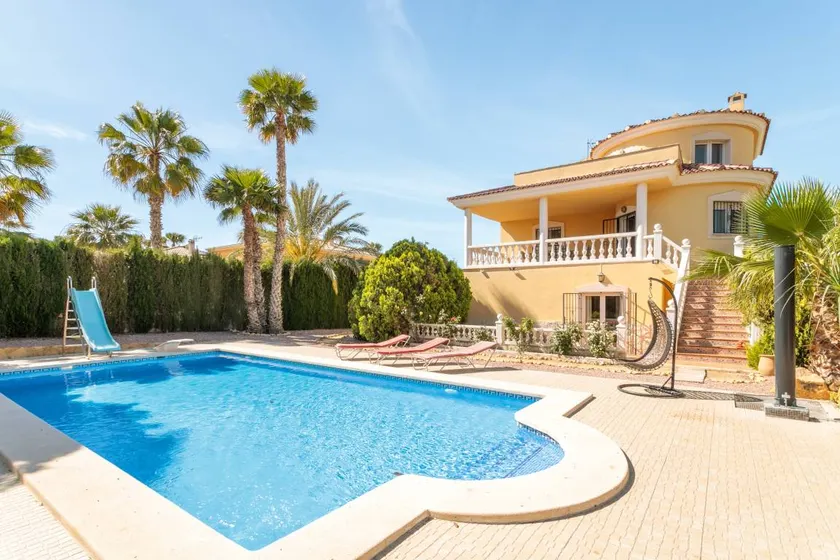 Merveilleuse maison de vacances entièrement équipée avec barbecue, piscine privée et jardin - Image 1