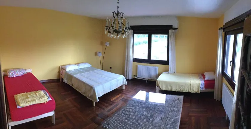 Private rooms in a large country house - Image 1
