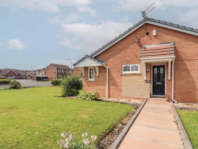 Cottage with garden & jacuzzi | Pets are welcome - Image 1