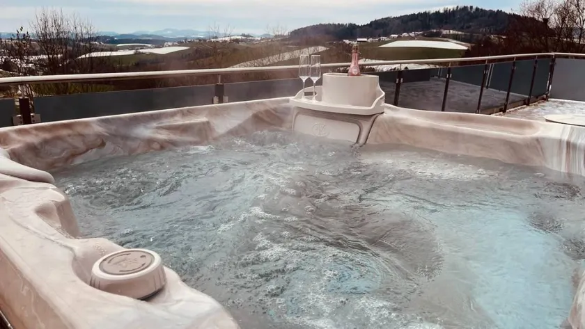 Appartamento con terrazza, piscina privata e idromassaggio | Vista sulla montagna | Adatto per il telelavoro - Image 1