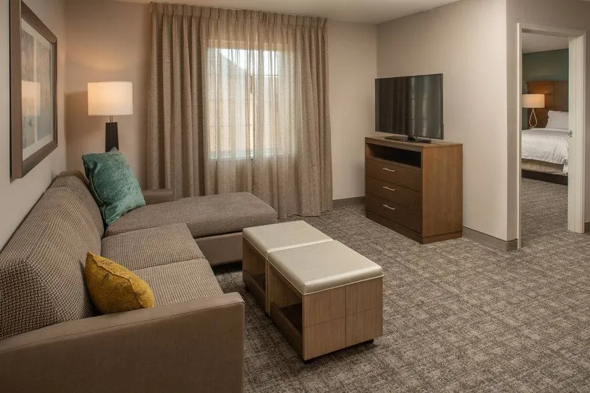 1 Bedroom Queen Suite - Image 1
