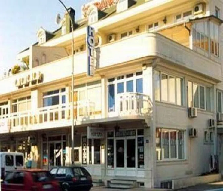 Hotel Bojatours (Ex Hotel 201) - Image 1