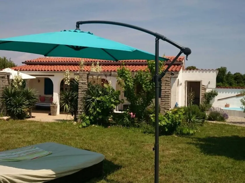 House with barbecue, garden & private pool | Pets are welcome - Image 1