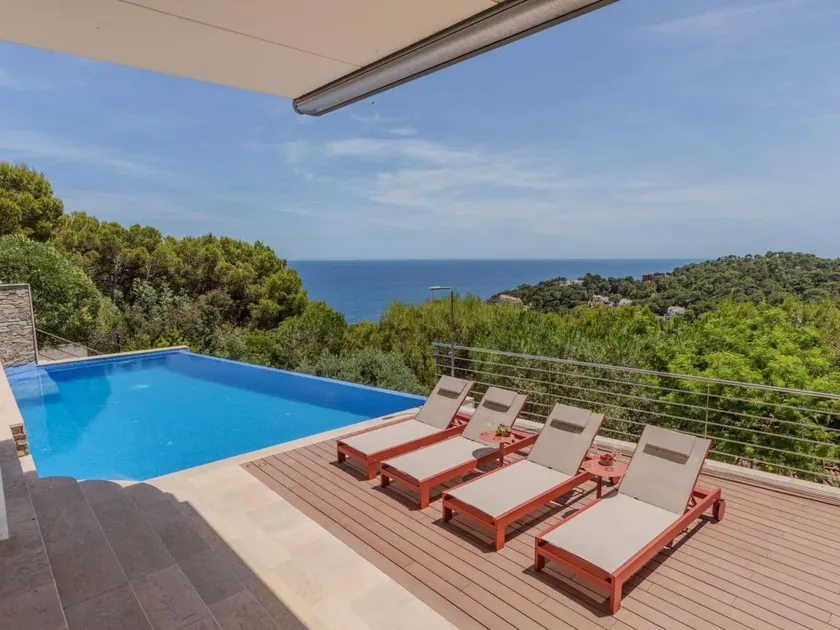 Weiträumige Villa mit privatem Pool und Grill - Image 1