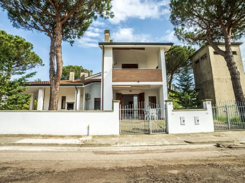 Maison avec terrasse, jardin et barbecue - Image 1