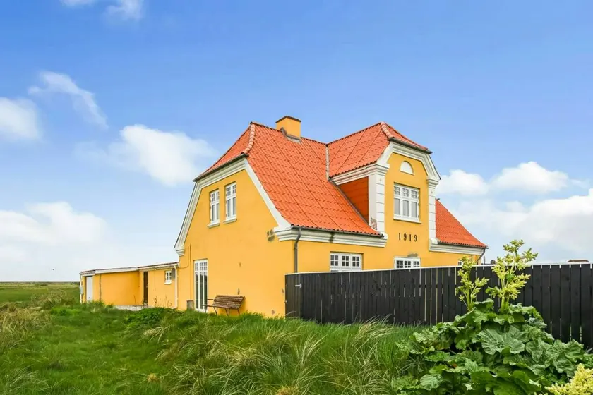 Child-friendly house with terrace, barbeque & garden | Sea view - Image 1