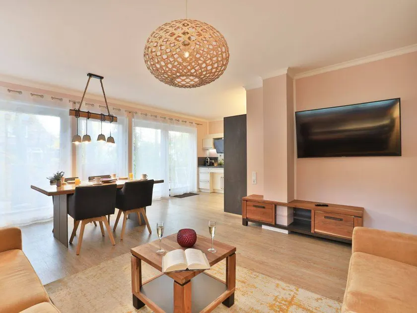 Apartment with terrace - Image 1