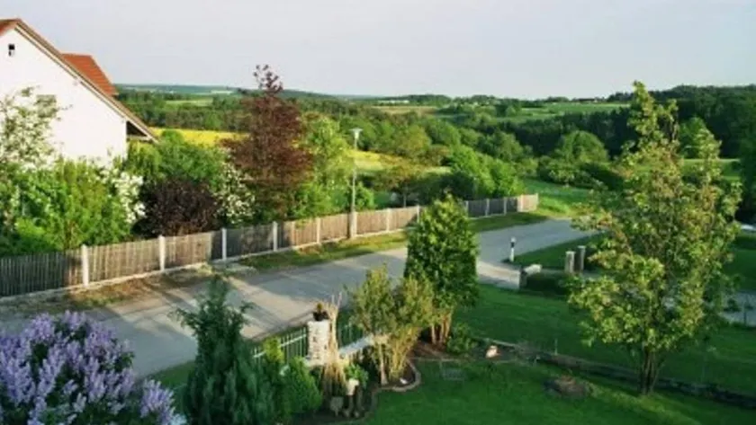 Holiday apartment with terrace & garden - Image 1