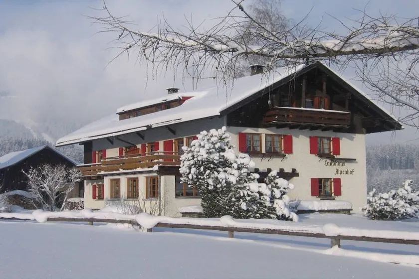Fully equipped holiday home | Pets allowed - Image 1