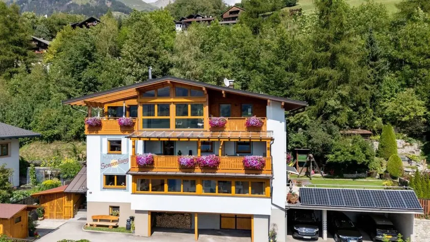 Family-friendly apartment with garden, terrace & barbecue | Close to the ski | Perfect for remote work - Image 1