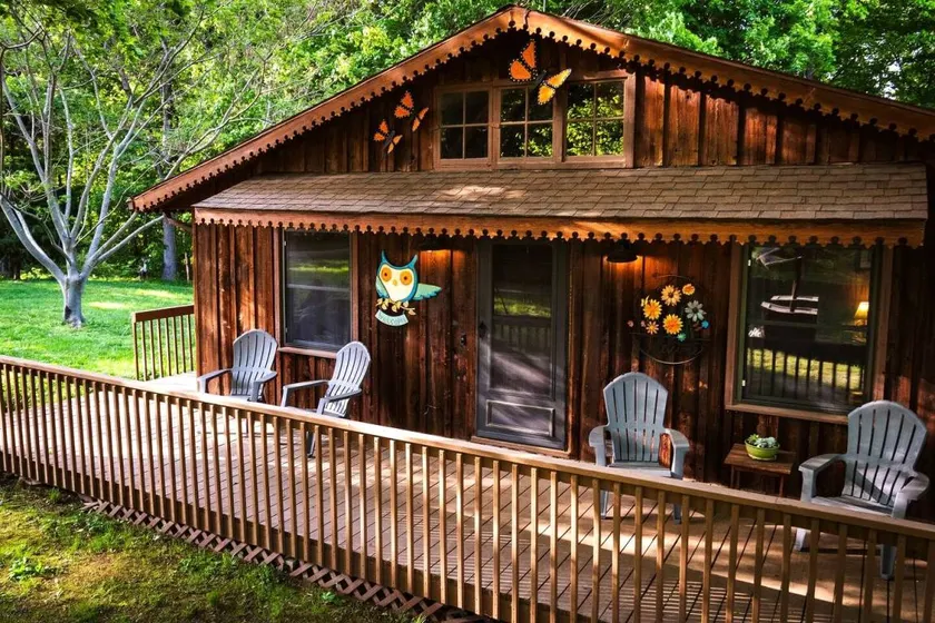 Rustic, Pet Friendly Cabin near East Fork Lake, Olney, Illinois - Image 1