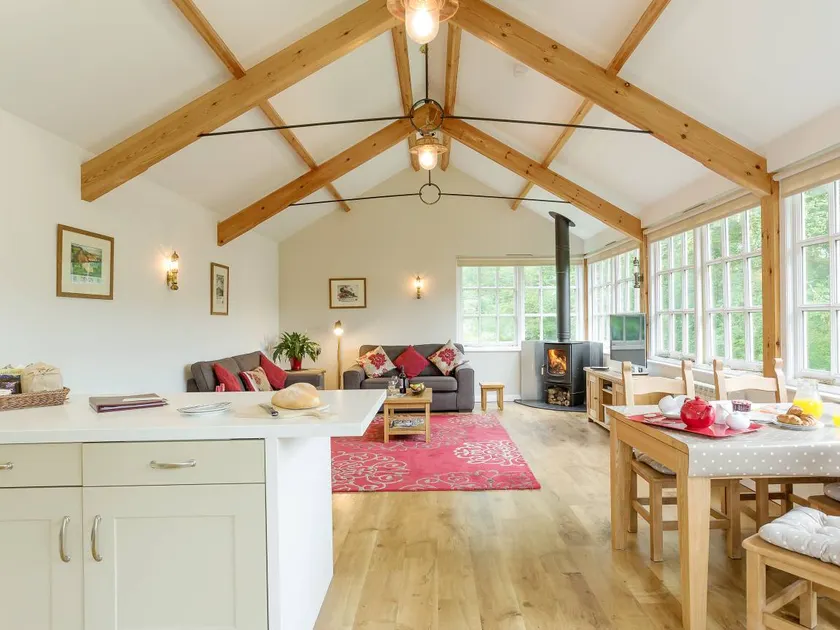 Child-friendly pleasant cottage with barbecue & garden | River view | Pets allowed - Image 1
