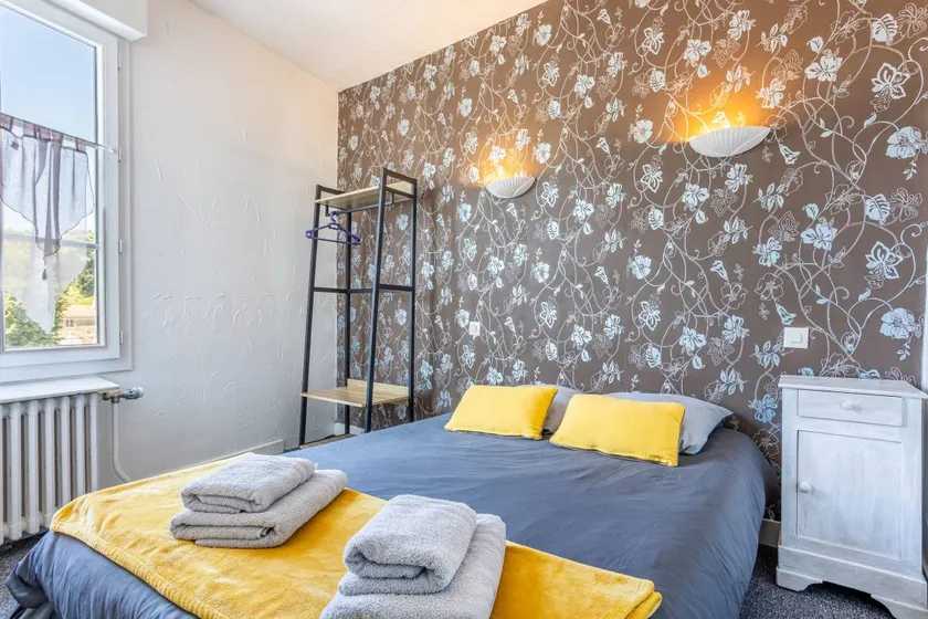 Wonderful private room with terrace | City view - Image 1