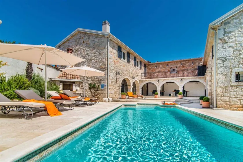 Villa with pool, barbecue & terrace | Pool view - Image 1