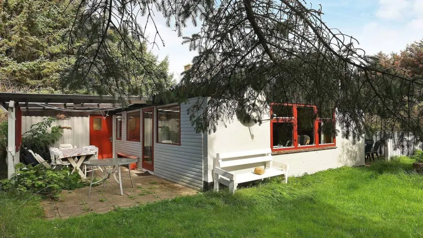 Holiday home with terrace - Image 1