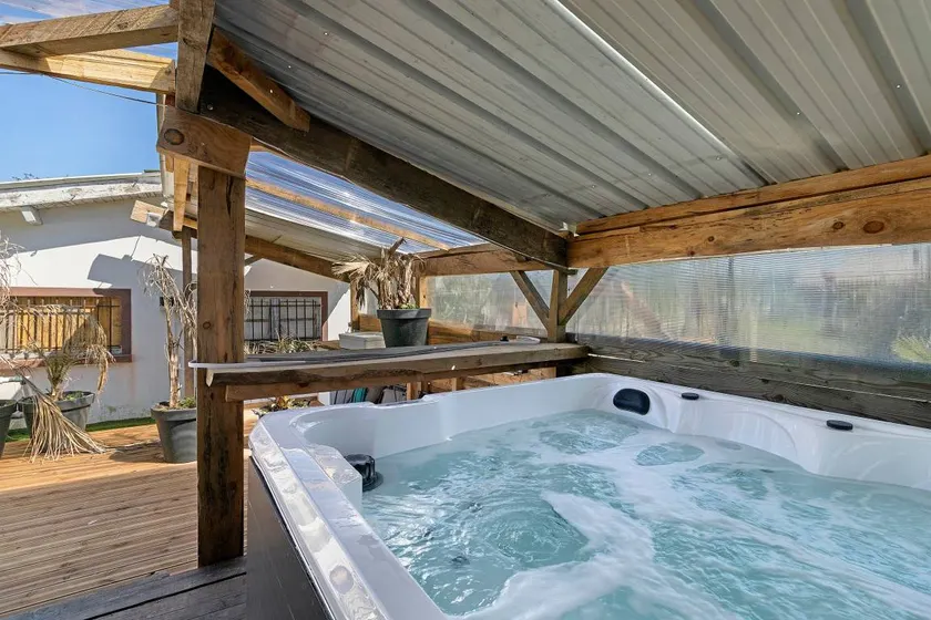 Family-oriented lovely house with garden, sauna & hot tub | Garden view - Image 1