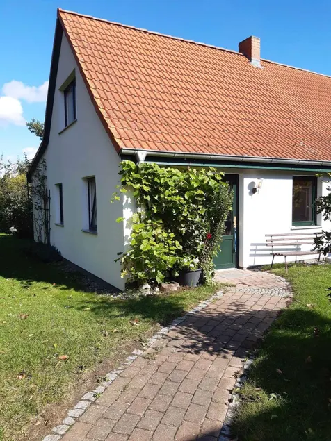 Feriehus med have og terrasse, 800 m til stranden - Image 1