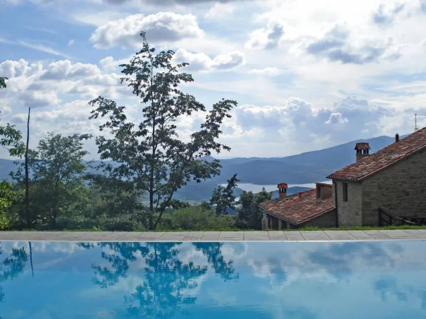 Voll ausgestattetes schönes Ferienhaus mit Terrasse, Grill und privatem Pool - Image 1