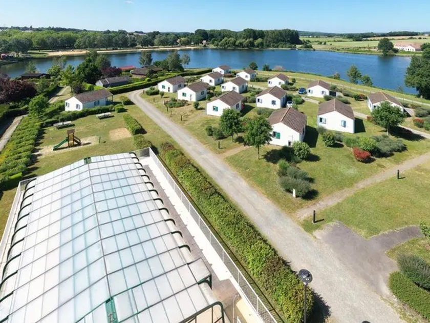 Beautiful chalet with terrace & heated pool | Close to the beach - Image 1