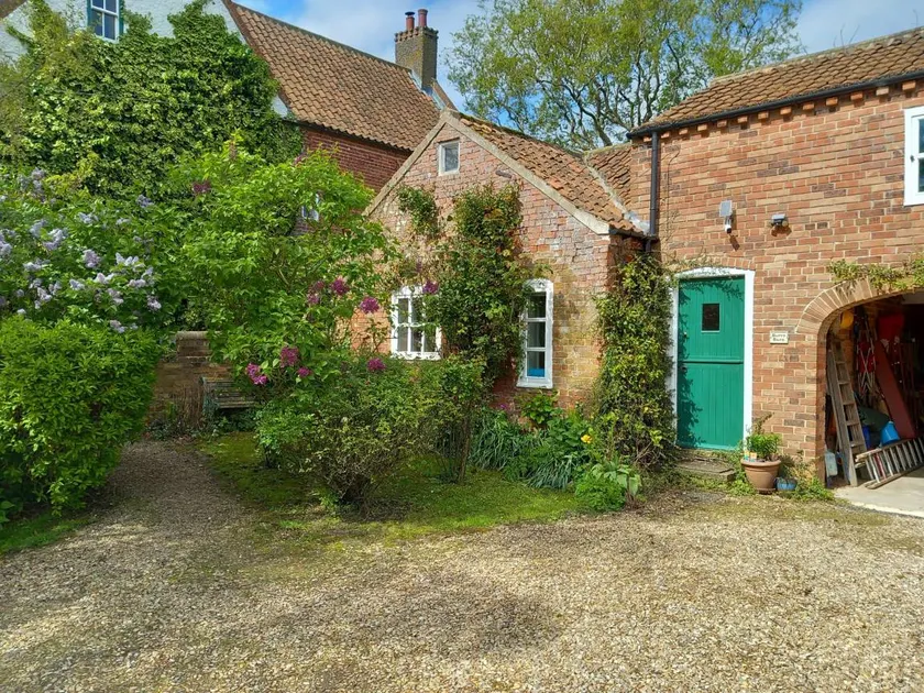 Child-friendly cottage with garden | Pets allowed - Image 1