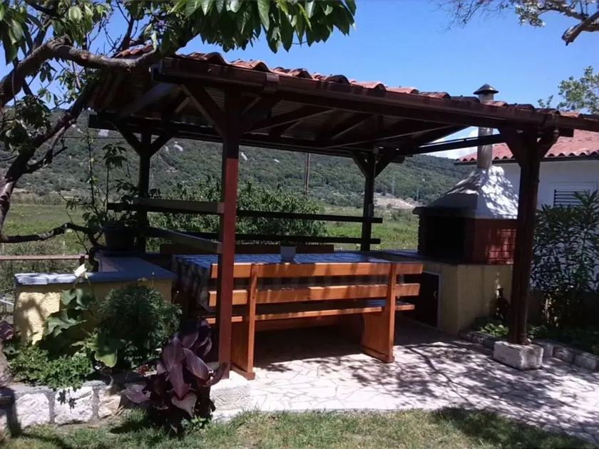 Apartment with barbeque | Garden view - Image 1