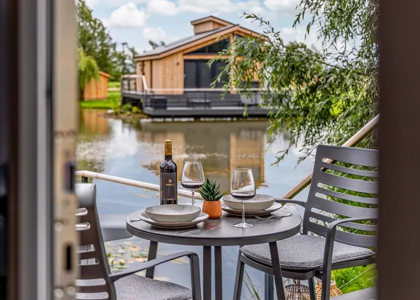 Chalet with jacuzzi - Image 1
