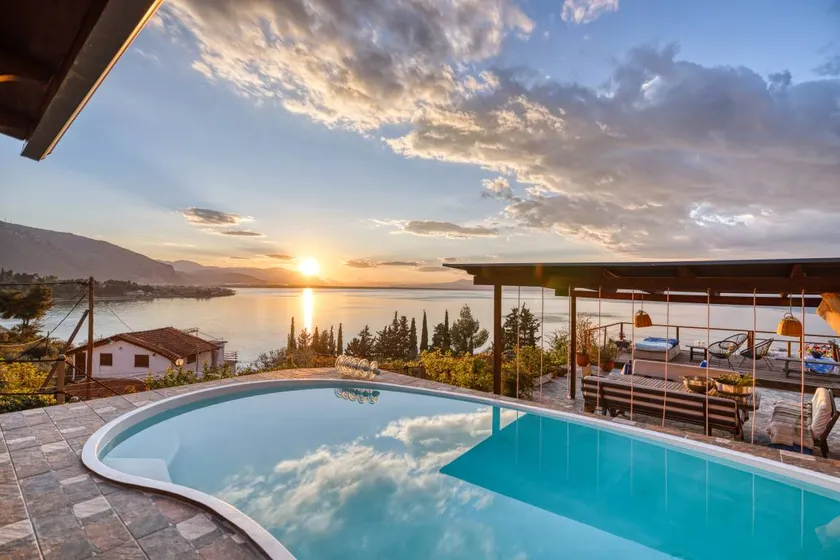 Family-friendly villa with garden, barbecue & private pool | Lake view | Close to the beach | Suitable for remote work - Image 1