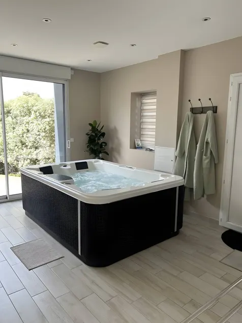 The House – Private Suite with Spa 3 km from the Sea - Image 1