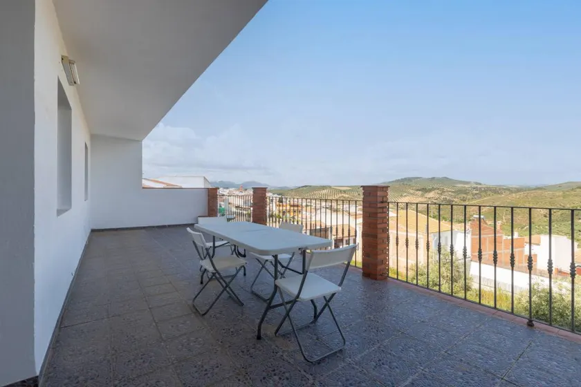 Holiday apartment with terrace - Image 1
