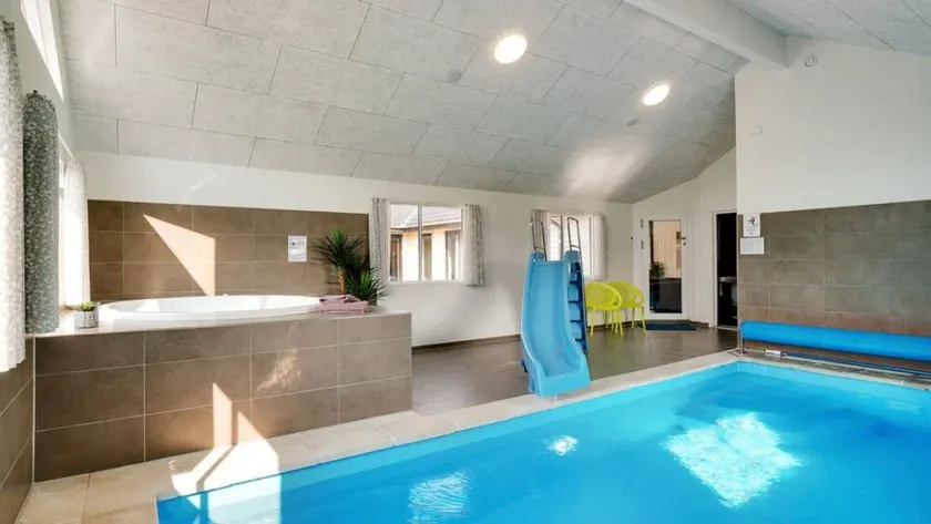 Beautiful house with pool, garden & BBQ | Pet-friendly - Image 1