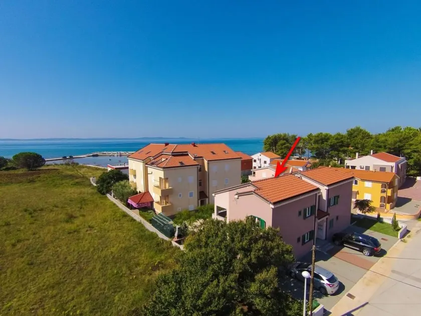 Apartamento vacacional con terraza, jardín y barbacoa - Image 1