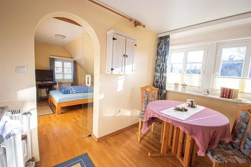 Flat with terrace - Image 1