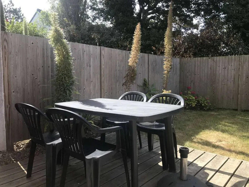 Ground floor apartment with direct beach access, parking and WIFI in Trégastel - Image 1