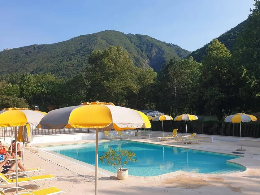 Tent with terrace & heated pool - Image 1