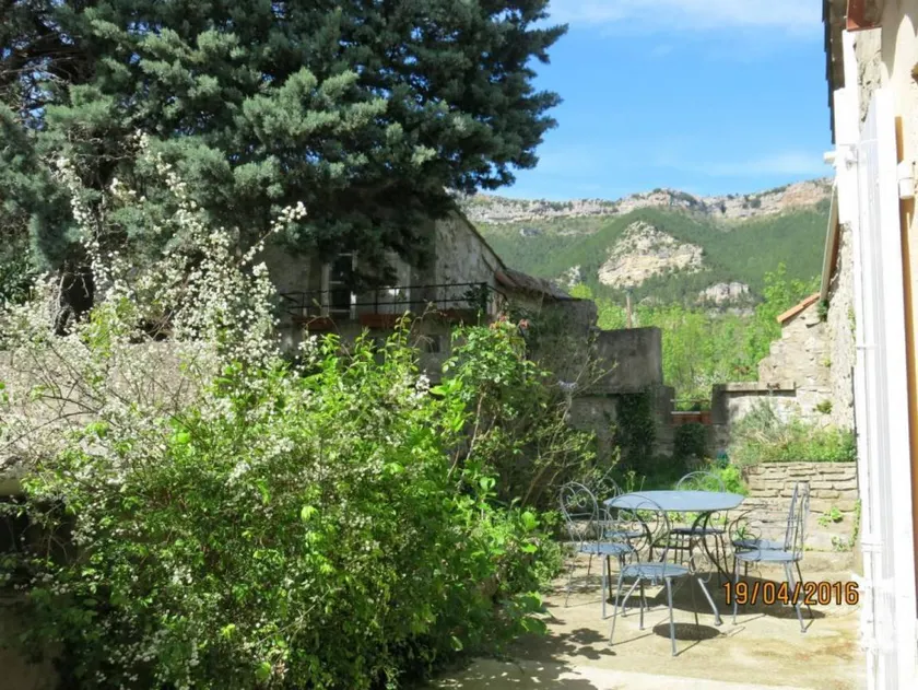 Gite with barbecue, terrace & garden - Image 1