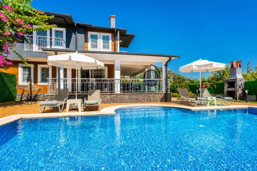 Family-friendly villa with garden, terrace & barbecue - Image 1