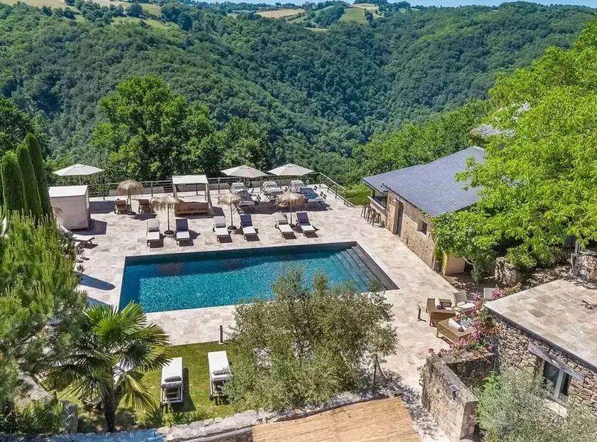 Ferienhaus mit Terrasse, Garten und Pool - Image 1